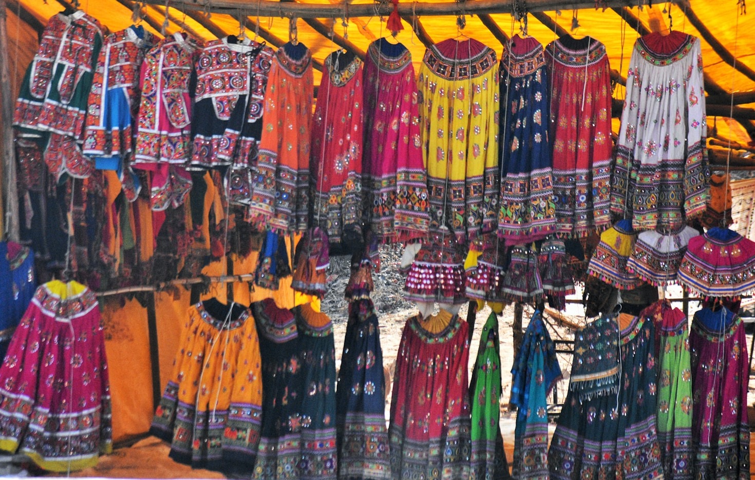 How to Choose the Right Accessories for Your Clothing Line